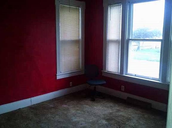 3rd image of 1008 Stilwell Ave
