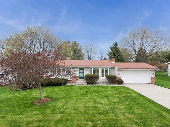 2nd image of 2975 Winesap Dr NE