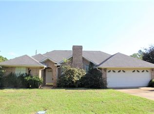 1111 Ashbourne Ln, Longview, TX 75605