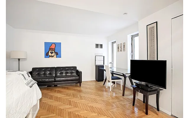 Rented by Douglas Elliman | media 2