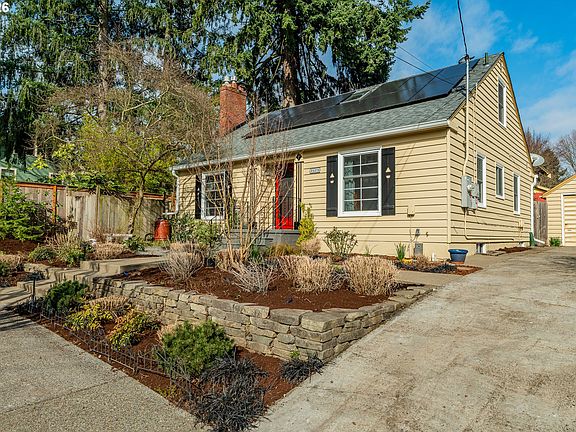2nd image of 3629 SE Brooklyn St