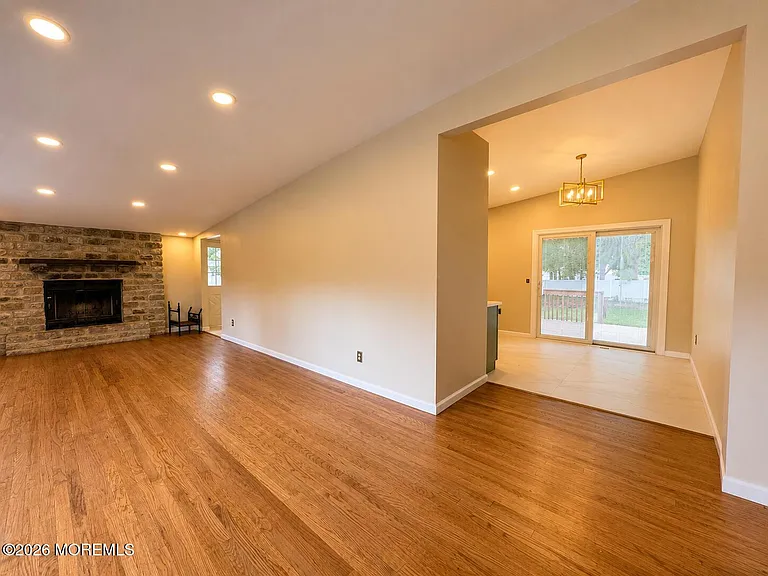 253 Parkview Ter — Photo 12