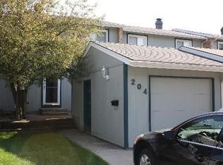 204 Applewood Ln, Bloomingdale, IL 60108