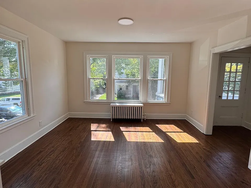33 Andrews St #2