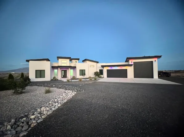 816 Villa Rd SE, Rio Rancho, NM 87124