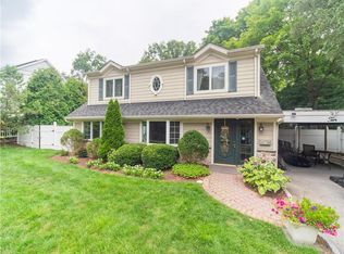10 Maple Ct, Rye Brook, NY 10573