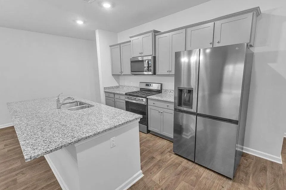 5 bed, 3.5 bath, 2404 sqft, $2,550 — Photo 4