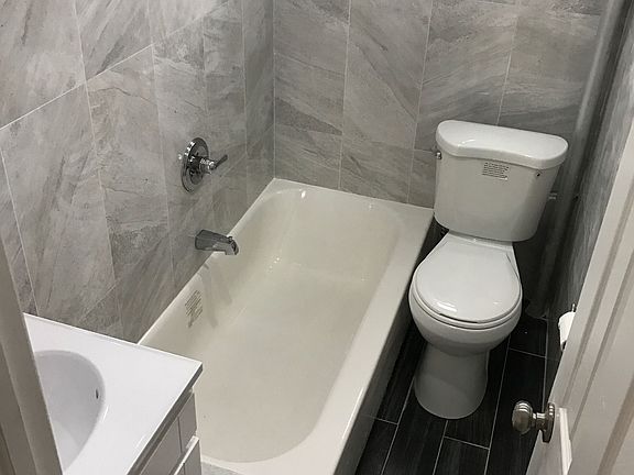 4th image of 4707 39th St APT 10D