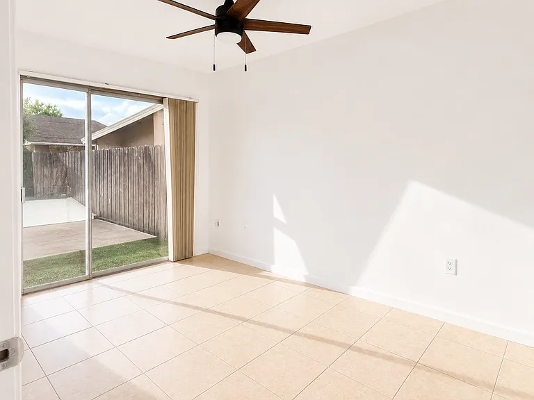 2361 Maple Ct — Photo 10