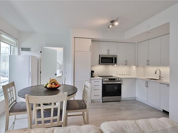 3rd image of 2450 Old Bronte Rd #716