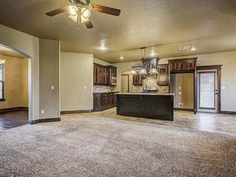 905 Samantha Ln — Photo 15