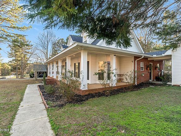 5th image of 143 Red Roan Rd