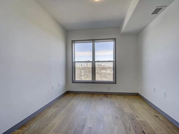 3rd image of 400 Herron Dr #118