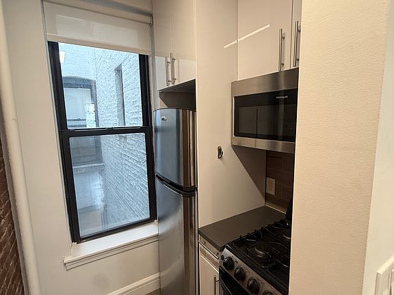 5th image of 242 E 83rd St APT 2A