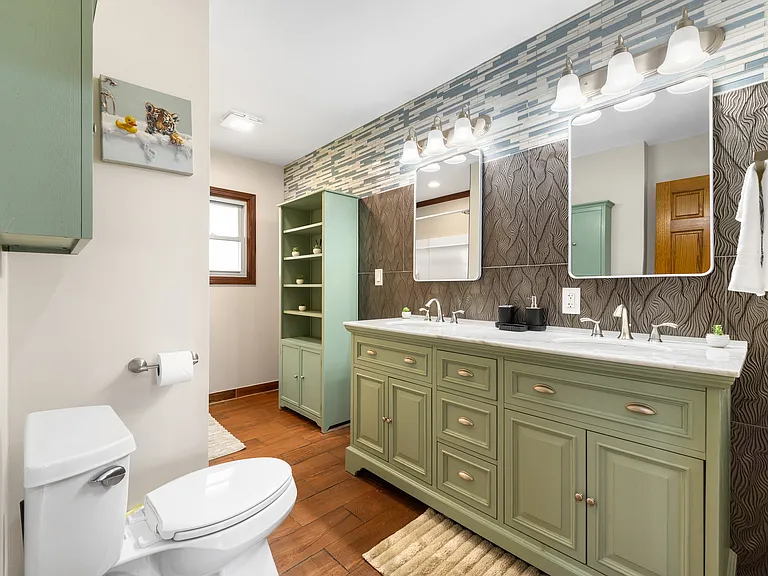 119 W Green Meadows Blvd — Photo 6