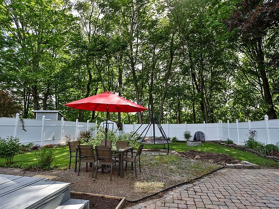 5th image of 6 S Belmont Cir