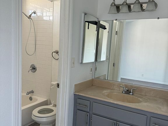 5th image of 3901 E 11th St APT 3