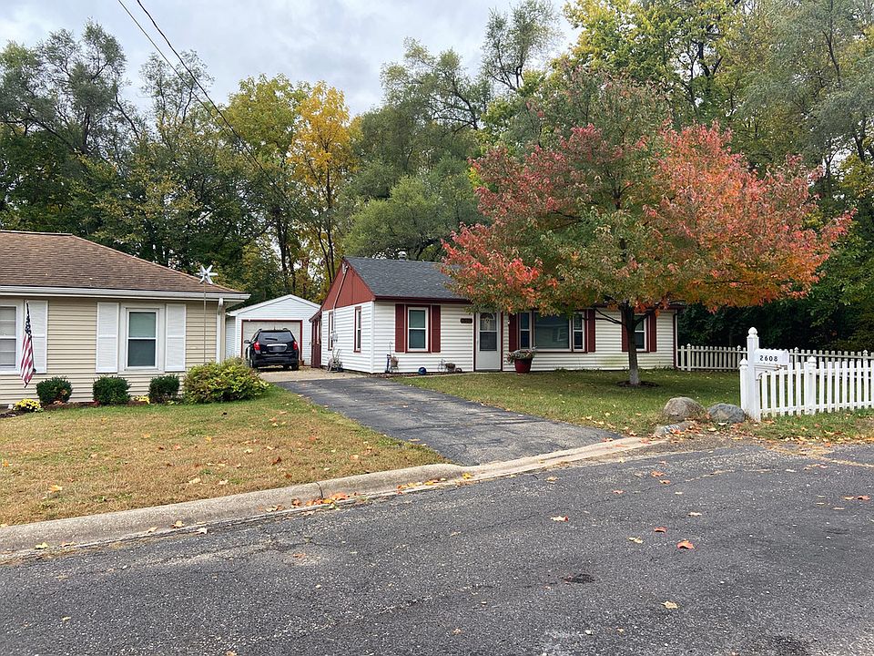 2nd image of 2608 W Magnolia Ave
