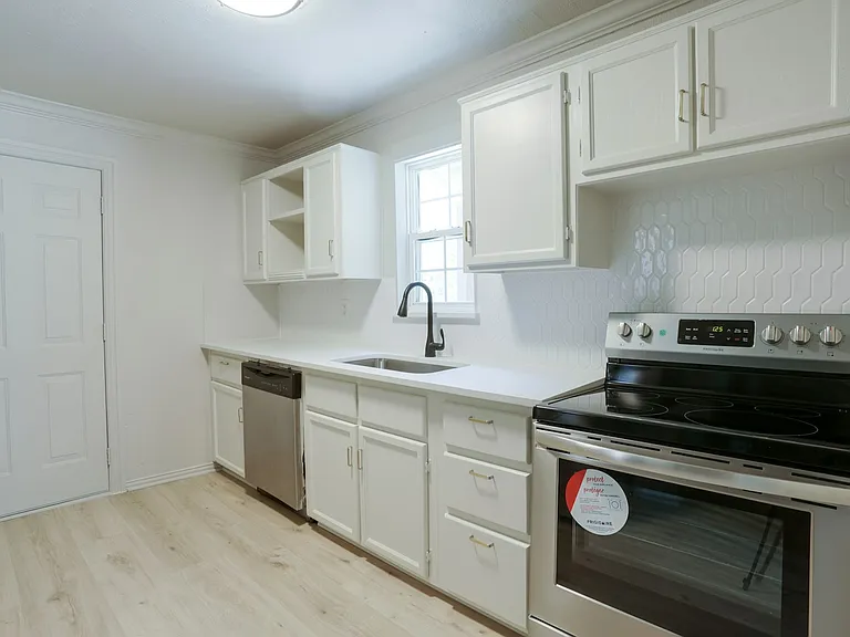 221 Porter Dr — Photo 10
