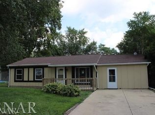 324 Hillside Ct, Bloomington, IL