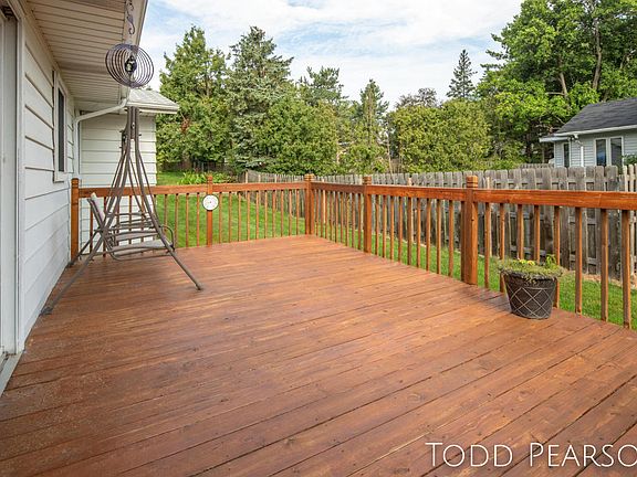 5th image of 2201 Cranbrook Dr NE