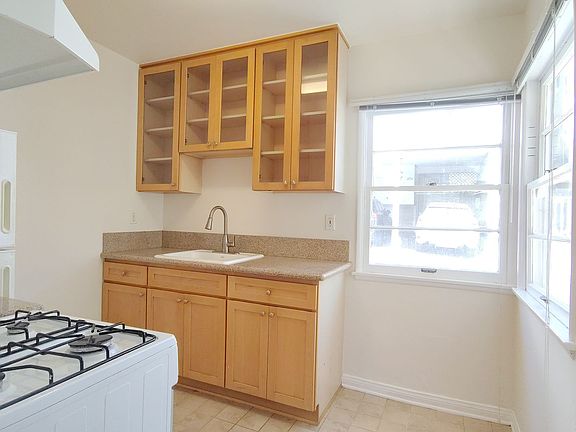 3rd image of 917 15th St APT E