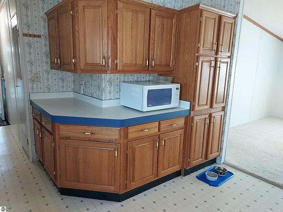 3rd image of 2451 Leisure Ln