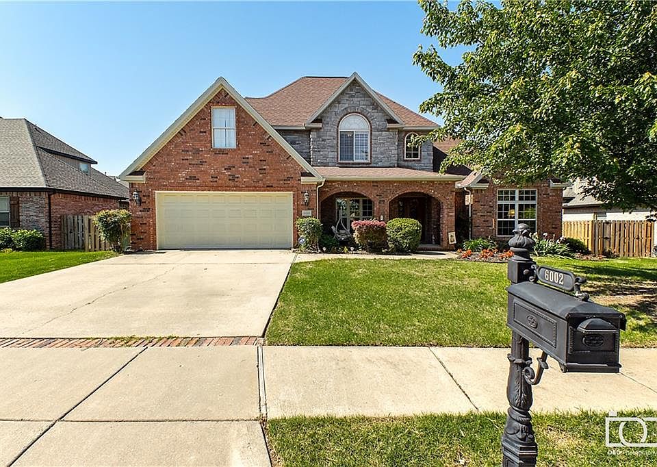 1st image of 6002 W Bainbridge Dr