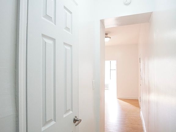 5th image of 24 Saint Nicholas Pl Floor 1