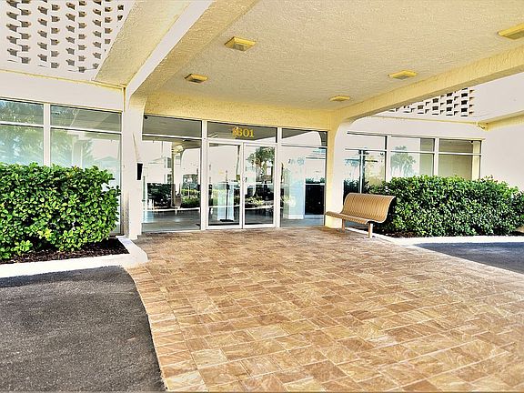 4th image of 1601 Ocean Dr #406