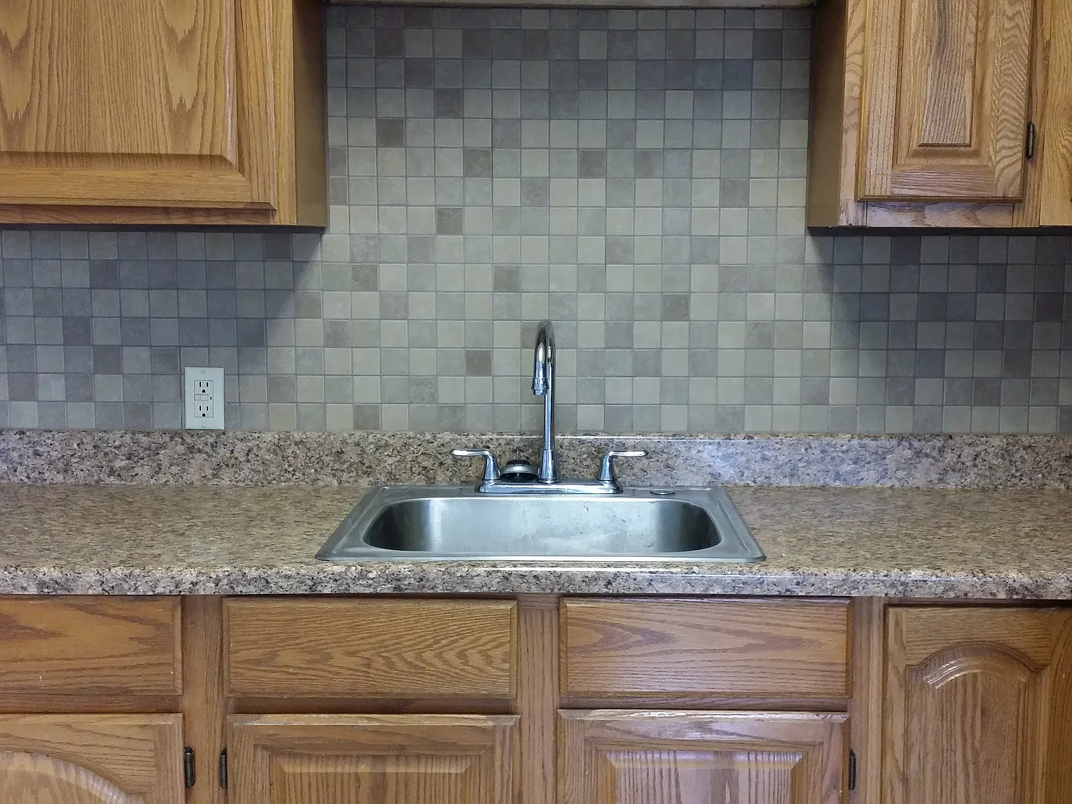 3 bed, 600 sqft, $1,060 — Photo 2