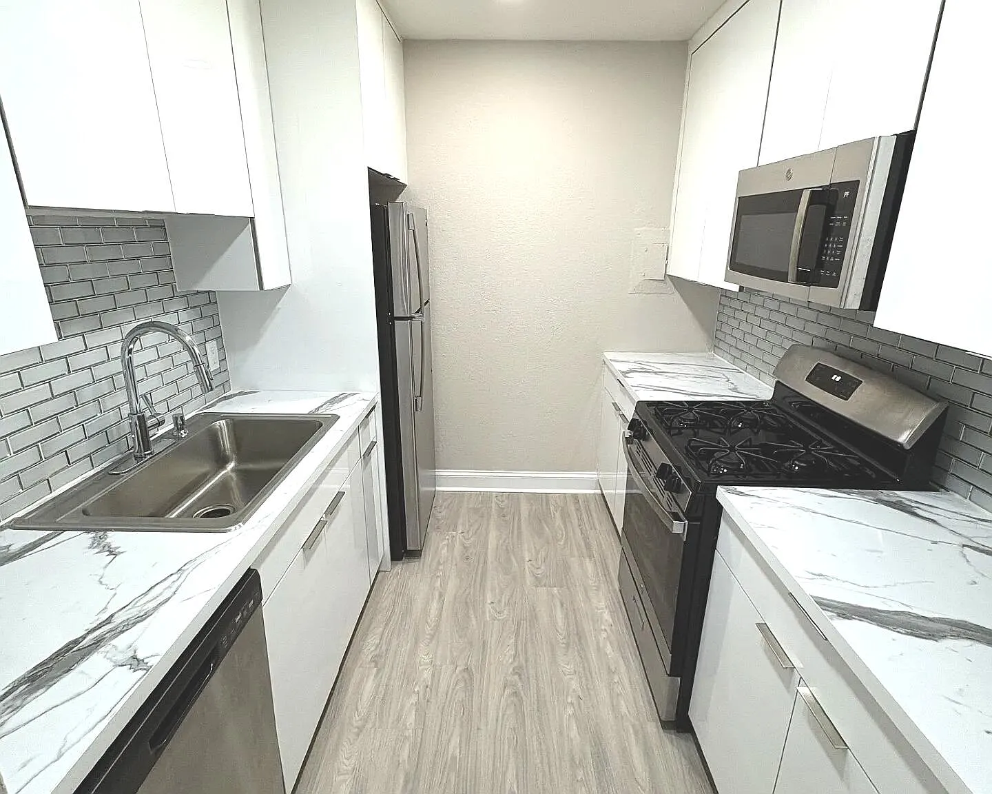 601 SW 2nd Ave — Photo 2