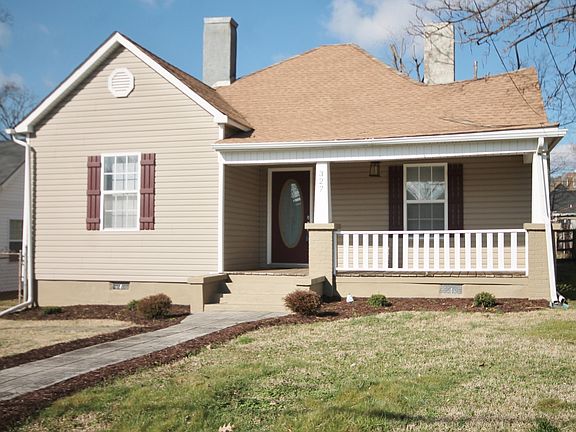 Great Curb Appeal!