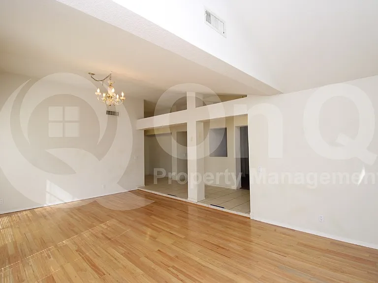 1560 W Kent Dr — Photo 8