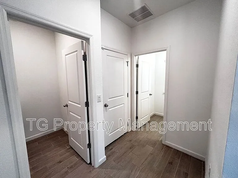 23 Lake Sinclair St — Photo 28