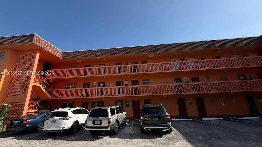 Star Lakes Estates No 8 C — Photo 1