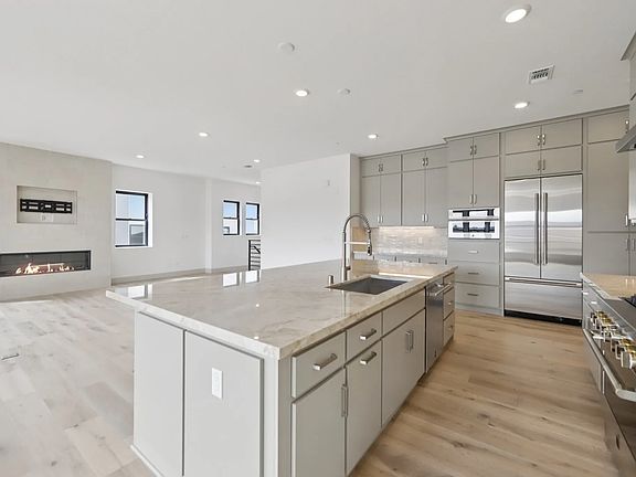 Rooftops Homesite 1001 Kitchen