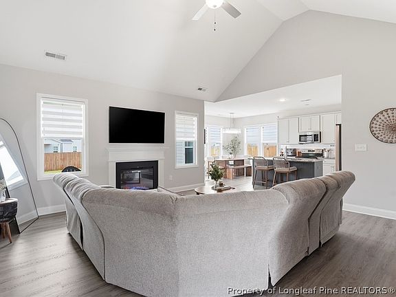5th image of 240 Burnside Dr