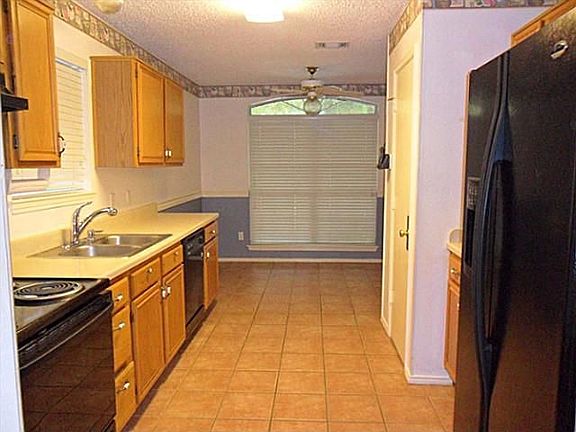 4th image of 1110 Glen Creek Dr