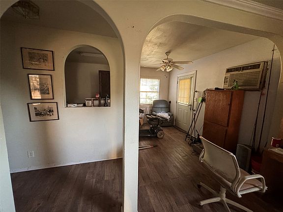 5th image of 3203 Runnels St