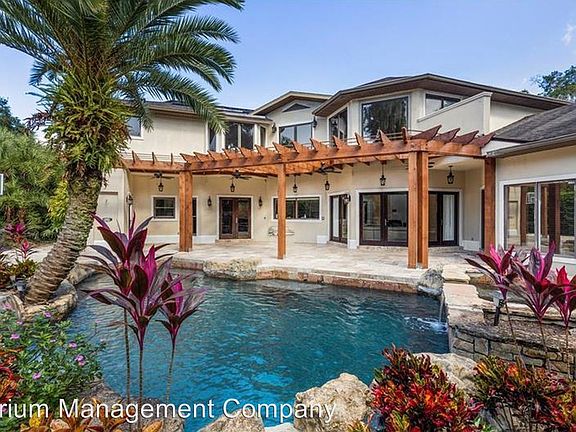 3rd image of 961 Bonita Dr
