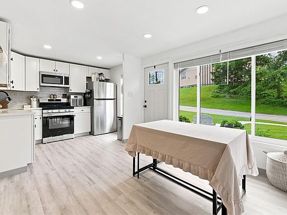 3rd image of 252 Azalea Dr