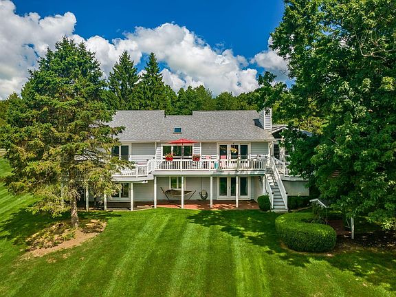 2nd image of 60 Berline Ct