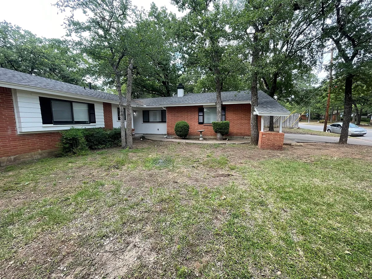 Building Photo - 2823 Norwood Ln