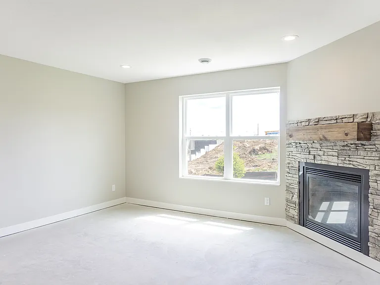 717 Winterberry Ln — Photo 40