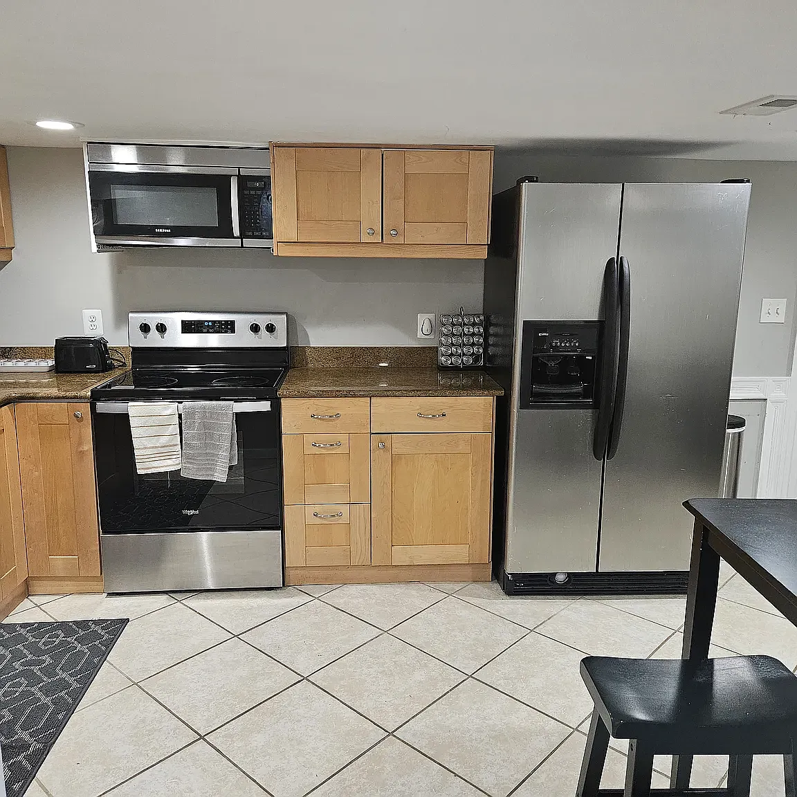 2 bed, 800 sqft, $2,000 — Photo 2