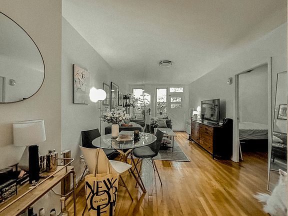 3rd image of 270 W 25th St APT 3A