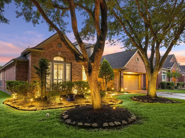 3114 Red Maple Dr, Friendswood, TX 77546