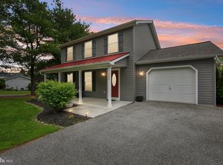 440 Valley View Dr, Hanover, PA 17331
