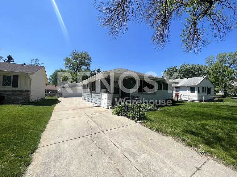 7404 Queen Ave S — Photo 17